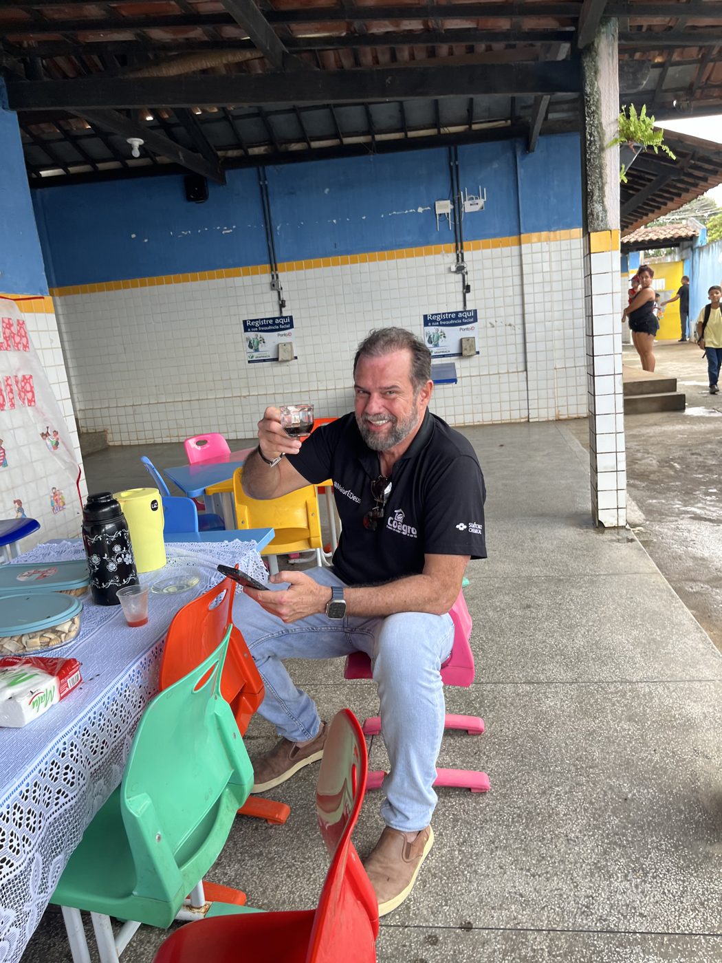 Entrega dos kits escolares na Escola de Ensino Fundamental Otávio Lourenço de Souza, em Olho d'Água dos Cazuzinhas