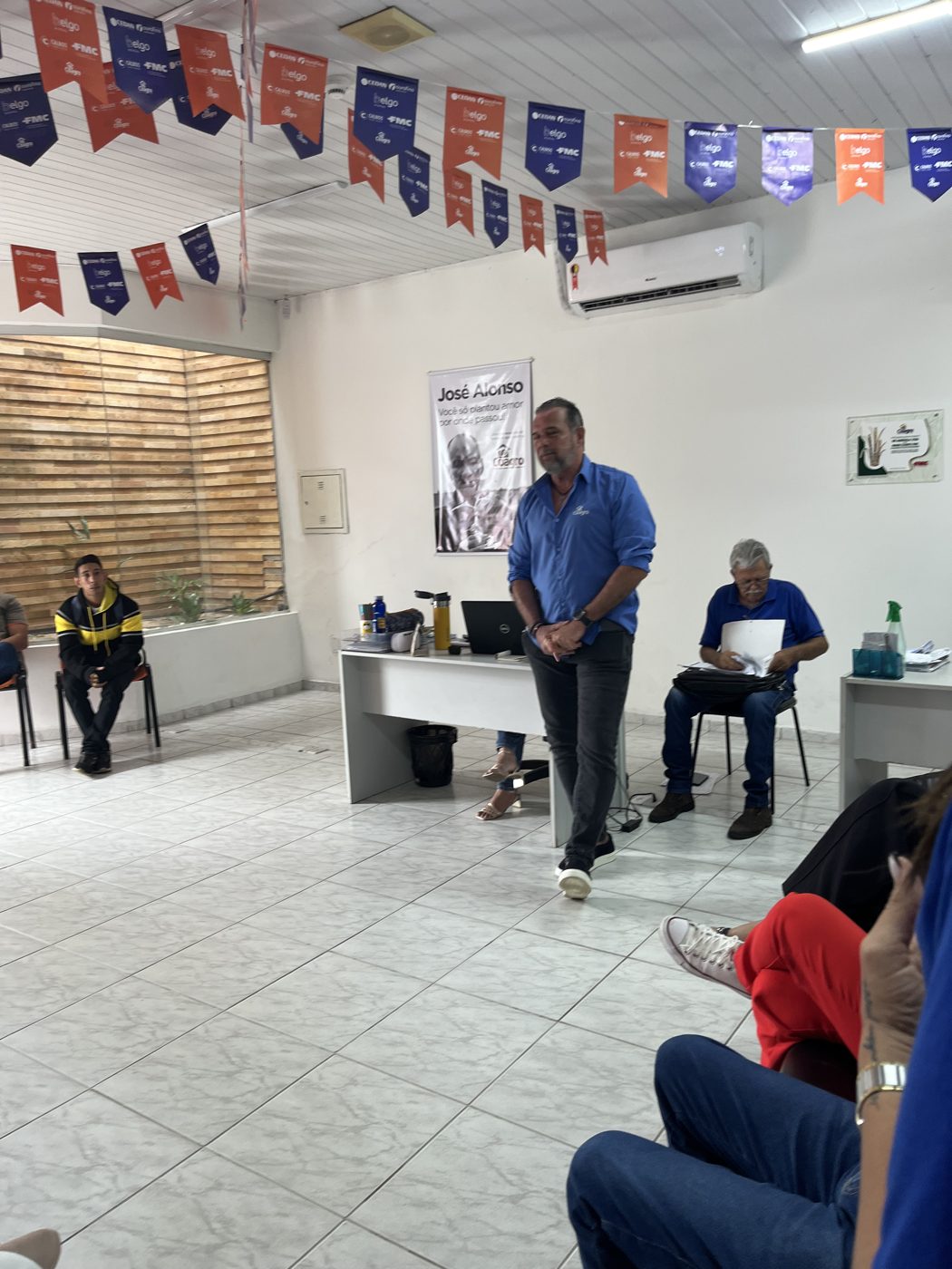 Visita da turma 2024 ao escritório e ao centro de logística da Coagro