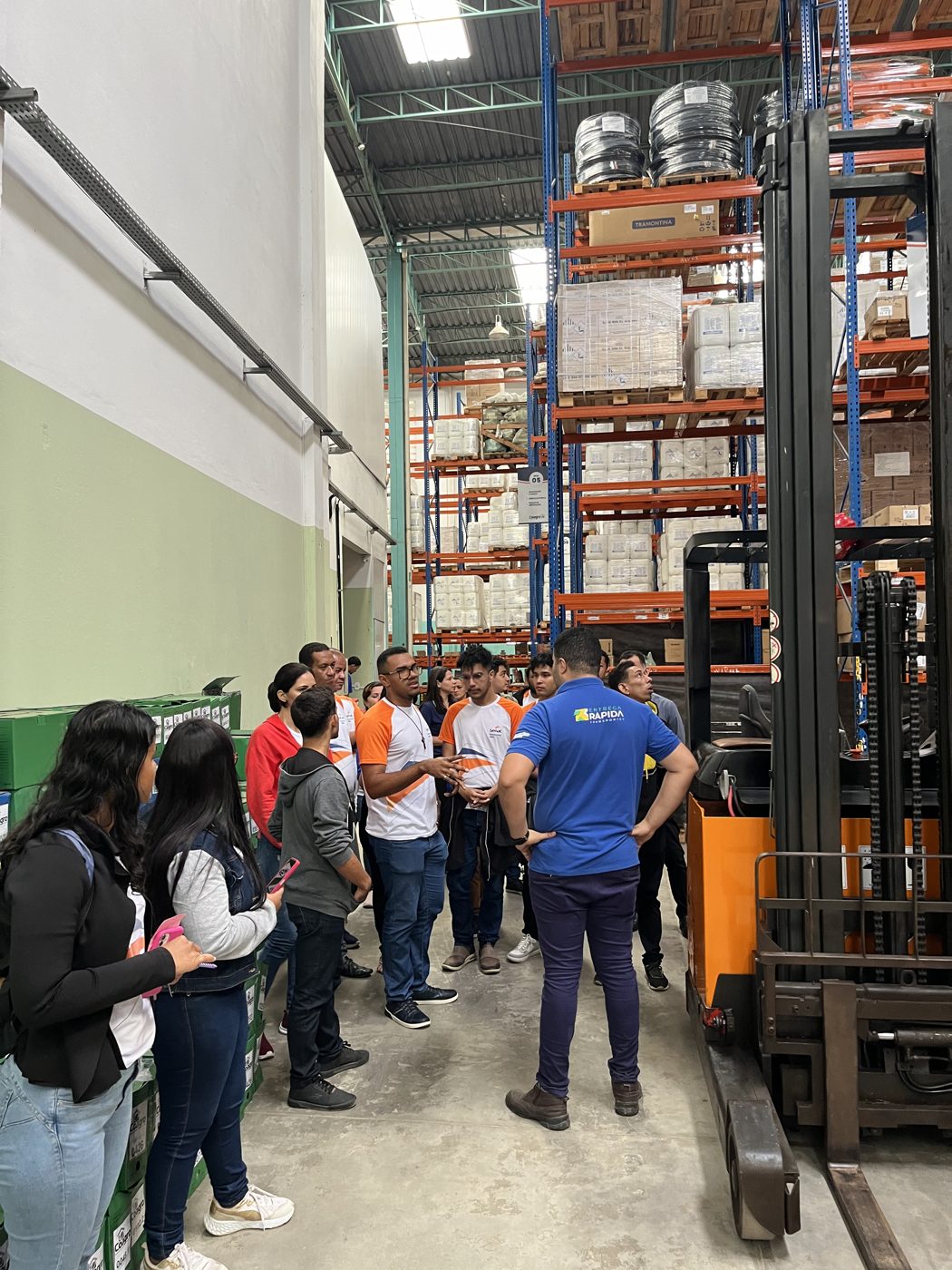 Visita da turma 2024 ao escritório e ao centro de logística da Coagro