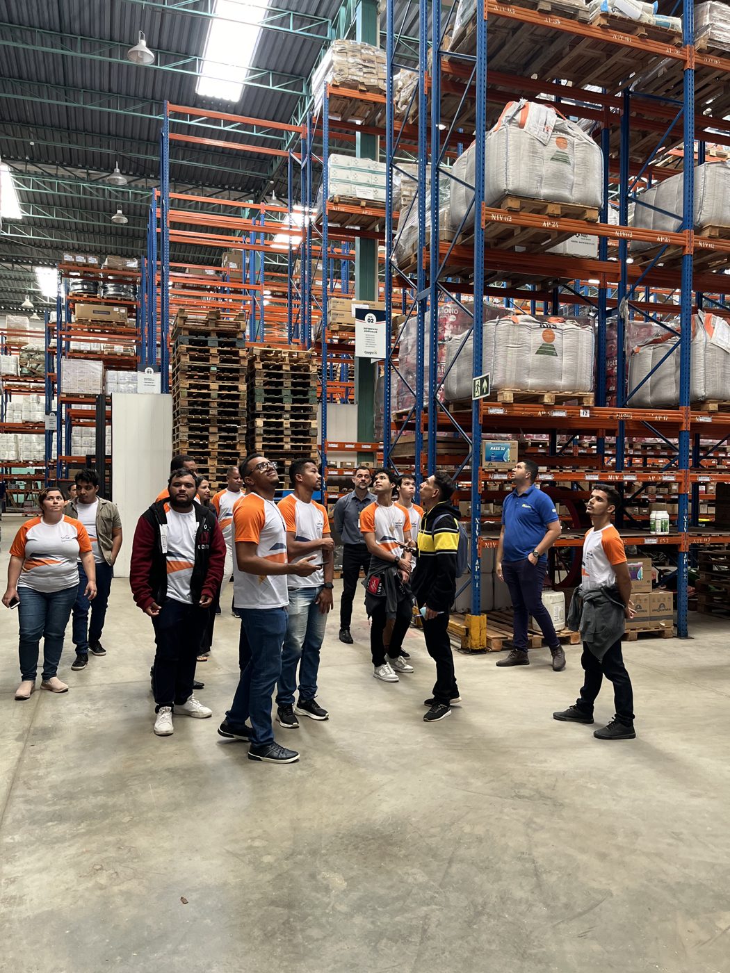Visita da turma 2024 ao escritório e ao centro de logística da Coagro