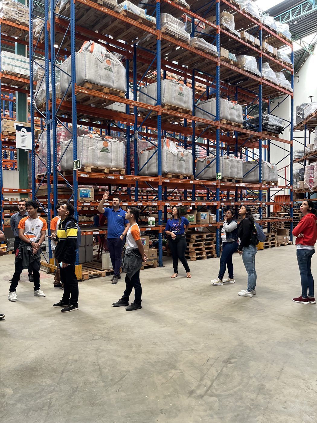 Visita da turma 2024 ao escritório e ao centro de logística da Coagro