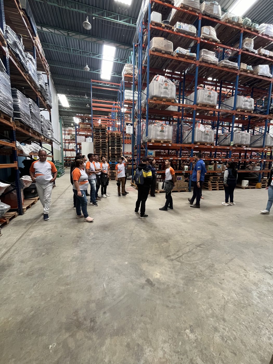 Visita da turma 2024 ao escritório e ao centro de logística da Coagro