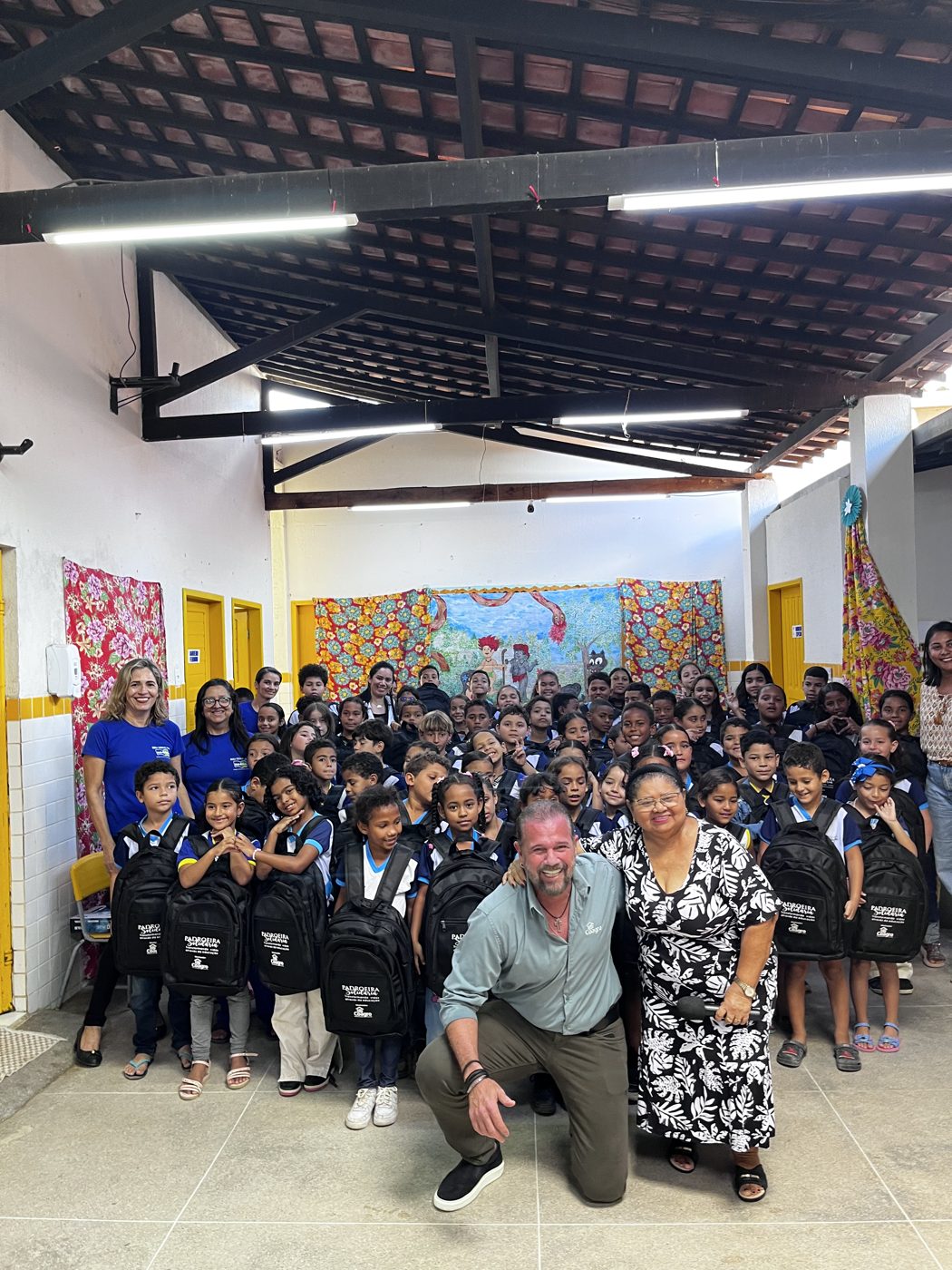 Entrega dos kits escolares na Escola de Ensino Fundamental Clodoaldo Pedro da Silva