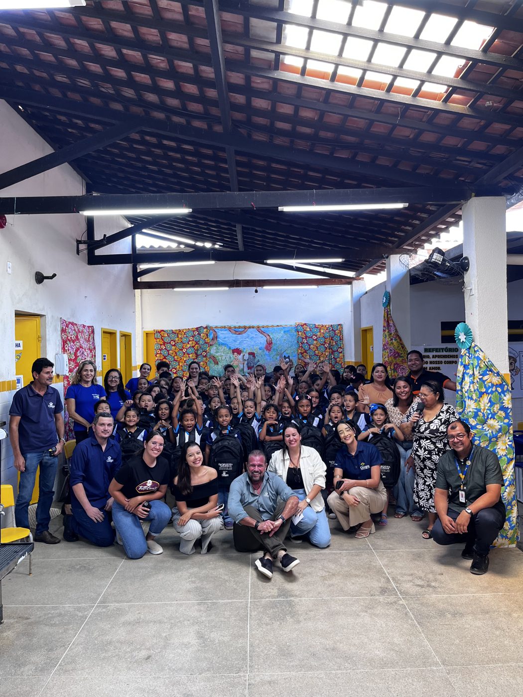 Entrega dos kits escolares na Escola de Ensino Fundamental Clodoaldo Pedro da Silva
