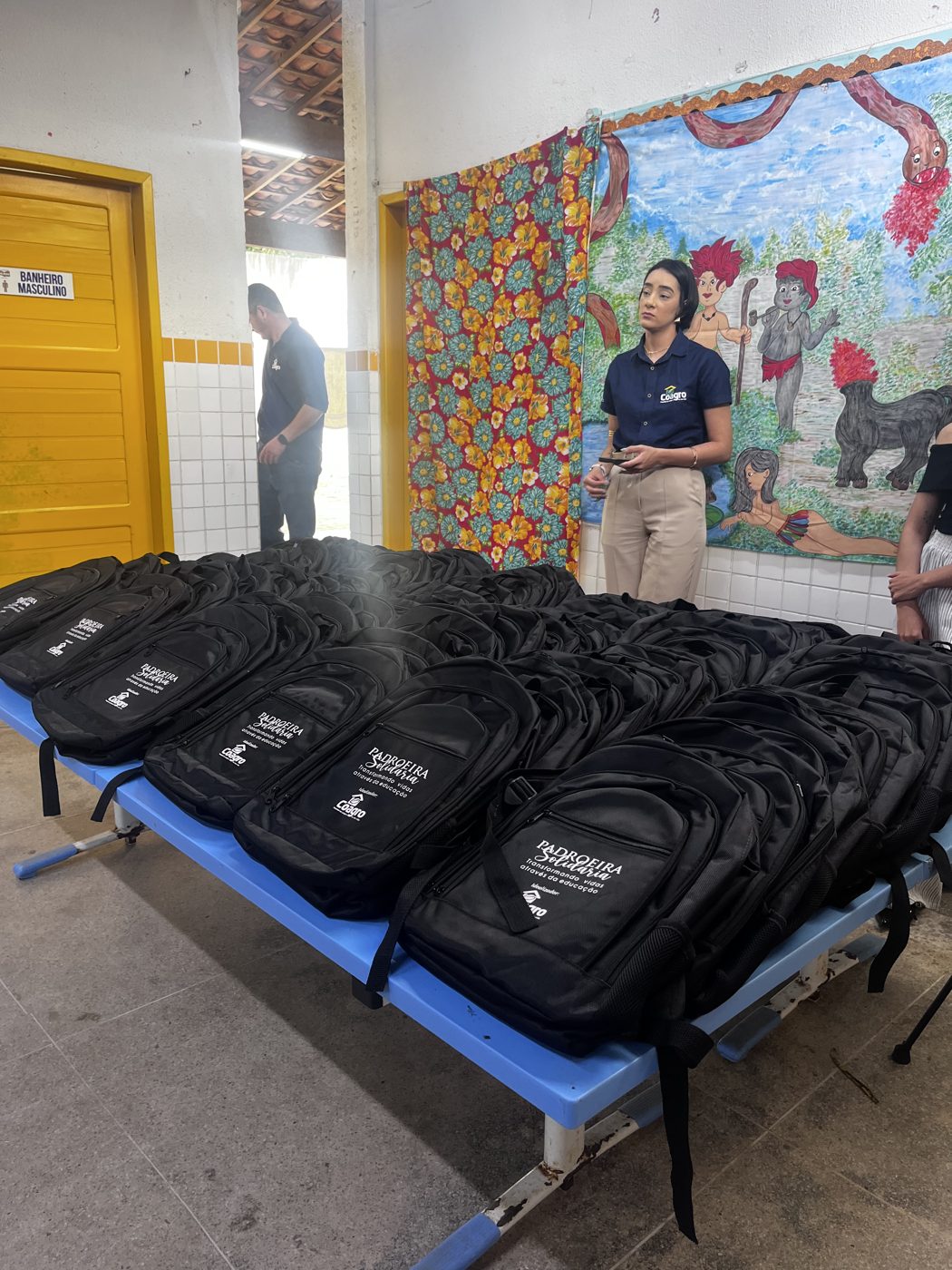 Entrega dos kits escolares na Escola de Ensino Fundamental Clodoaldo Pedro da Silva