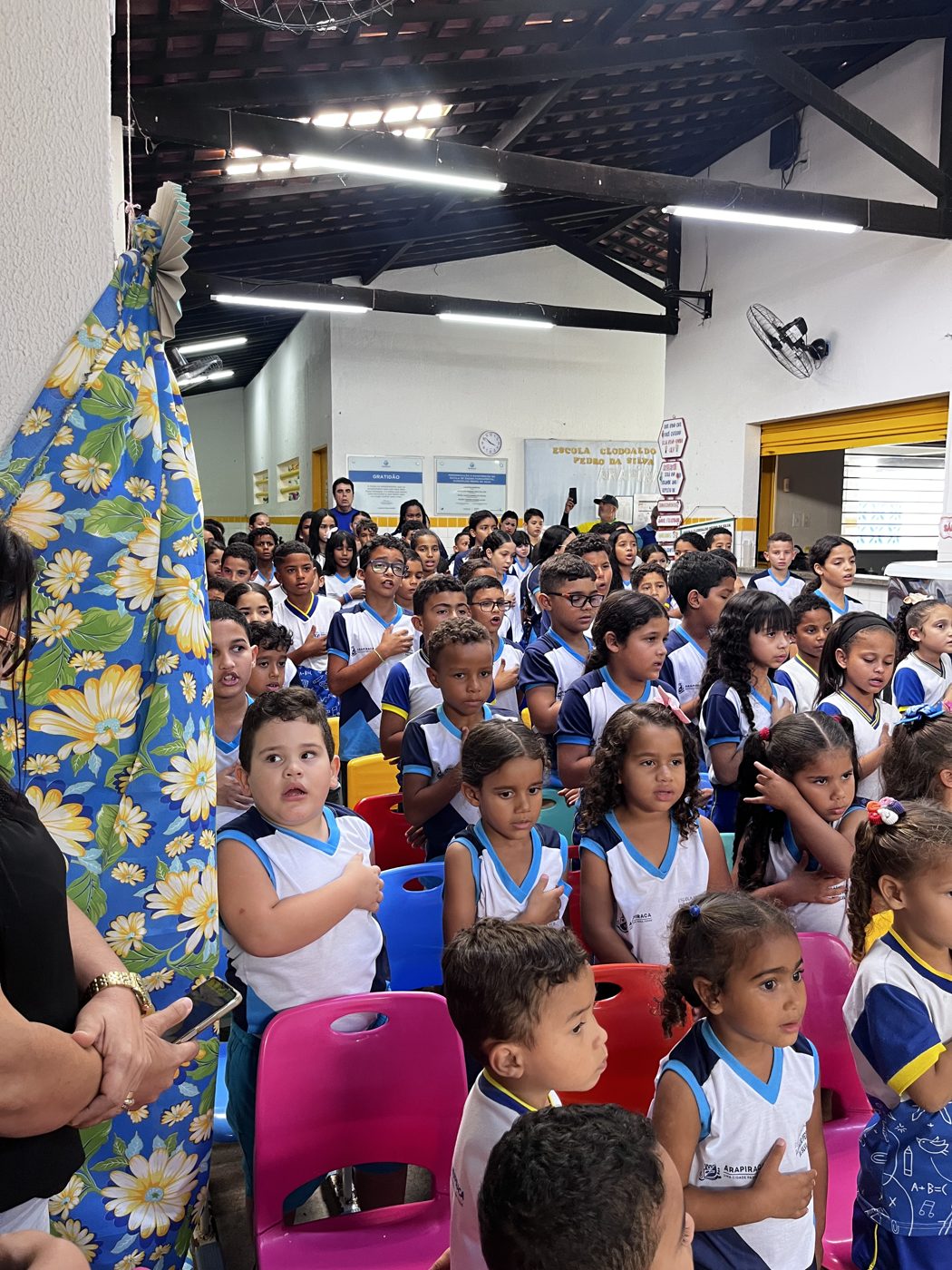 Entrega dos kits escolares na Escola de Ensino Fundamental Clodoaldo Pedro da Silva
