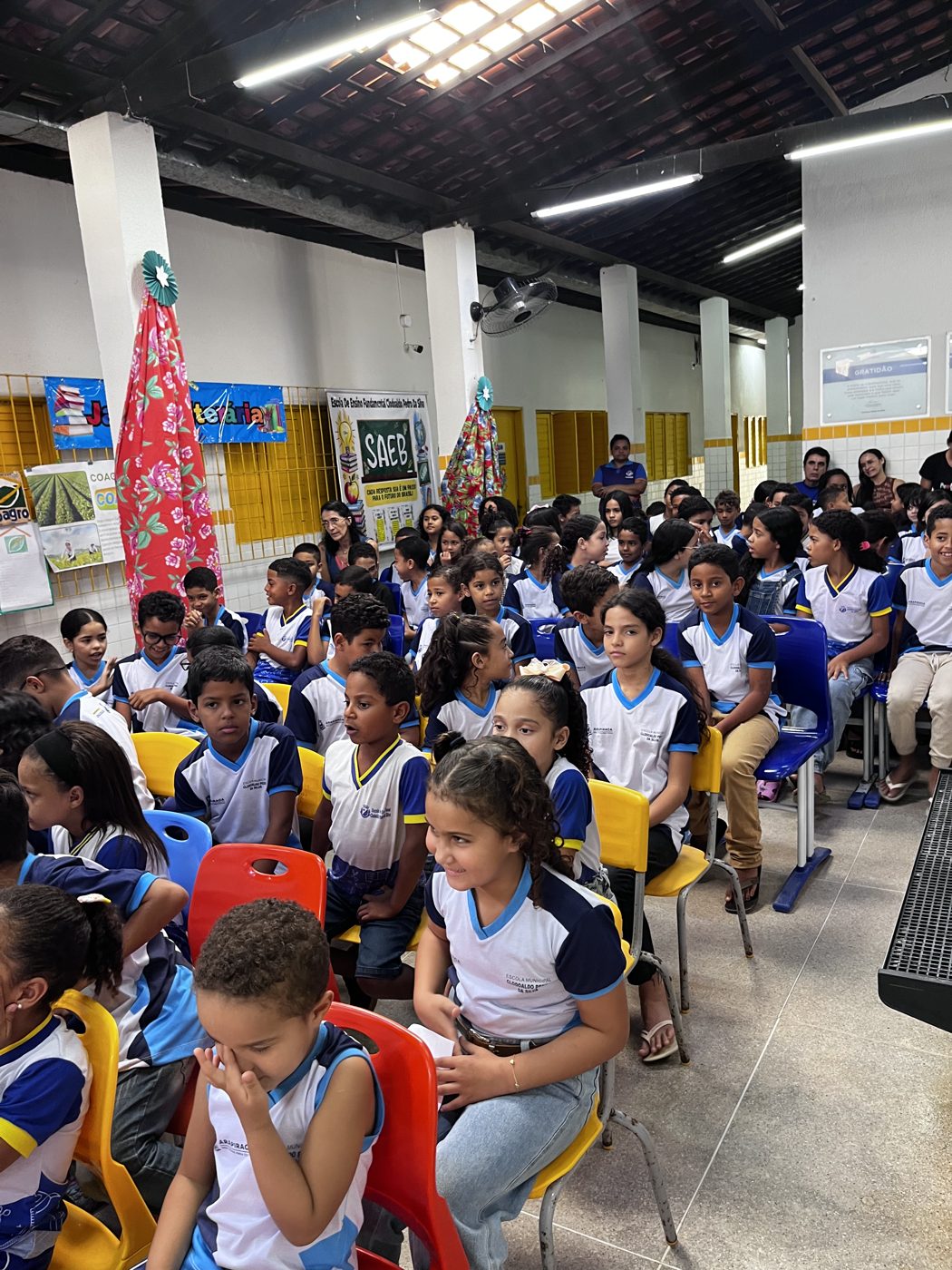 Entrega dos kits escolares na Escola de Ensino Fundamental Clodoaldo Pedro da Silva