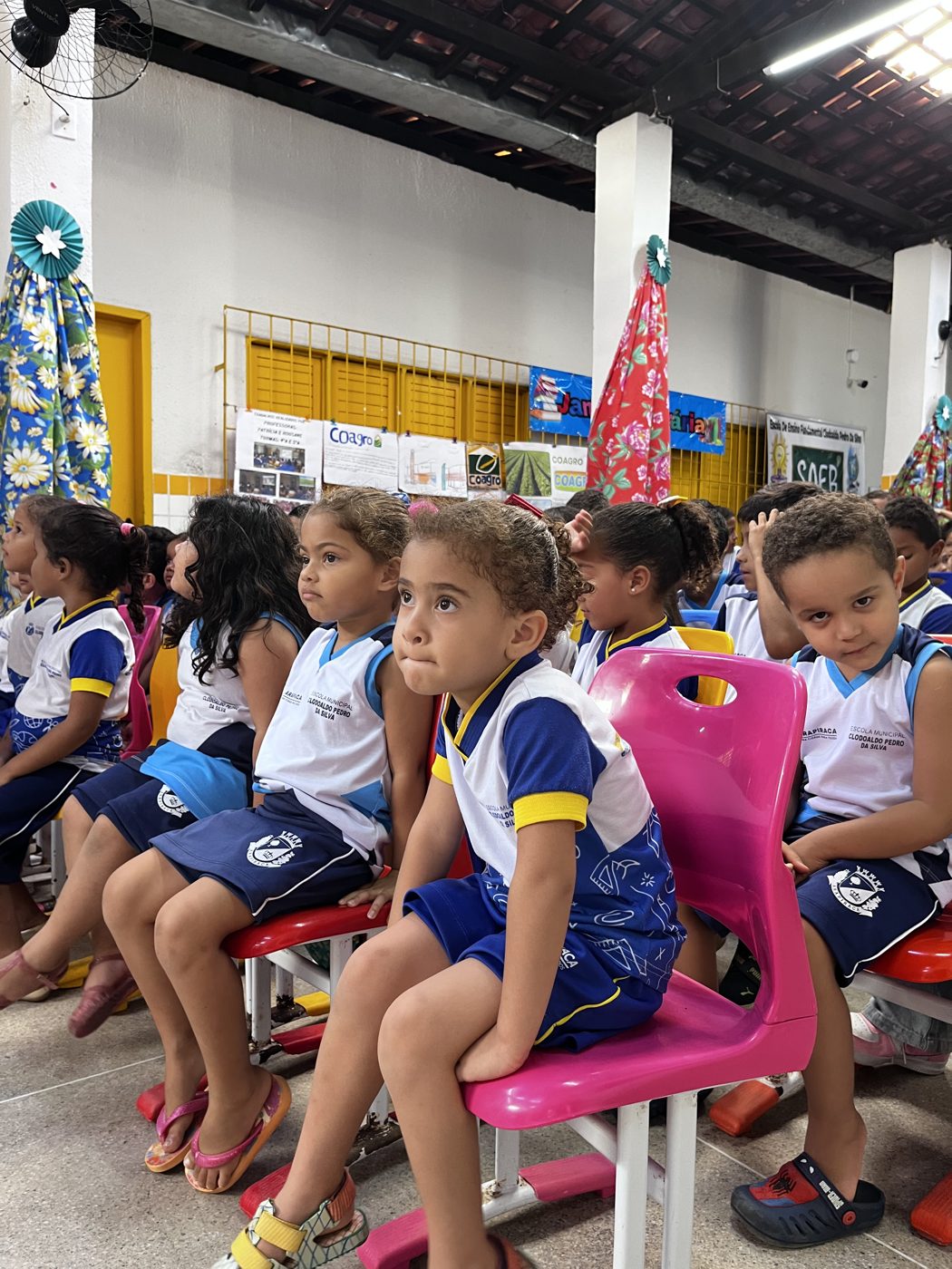 Entrega dos kits escolares na Escola de Ensino Fundamental Clodoaldo Pedro da Silva