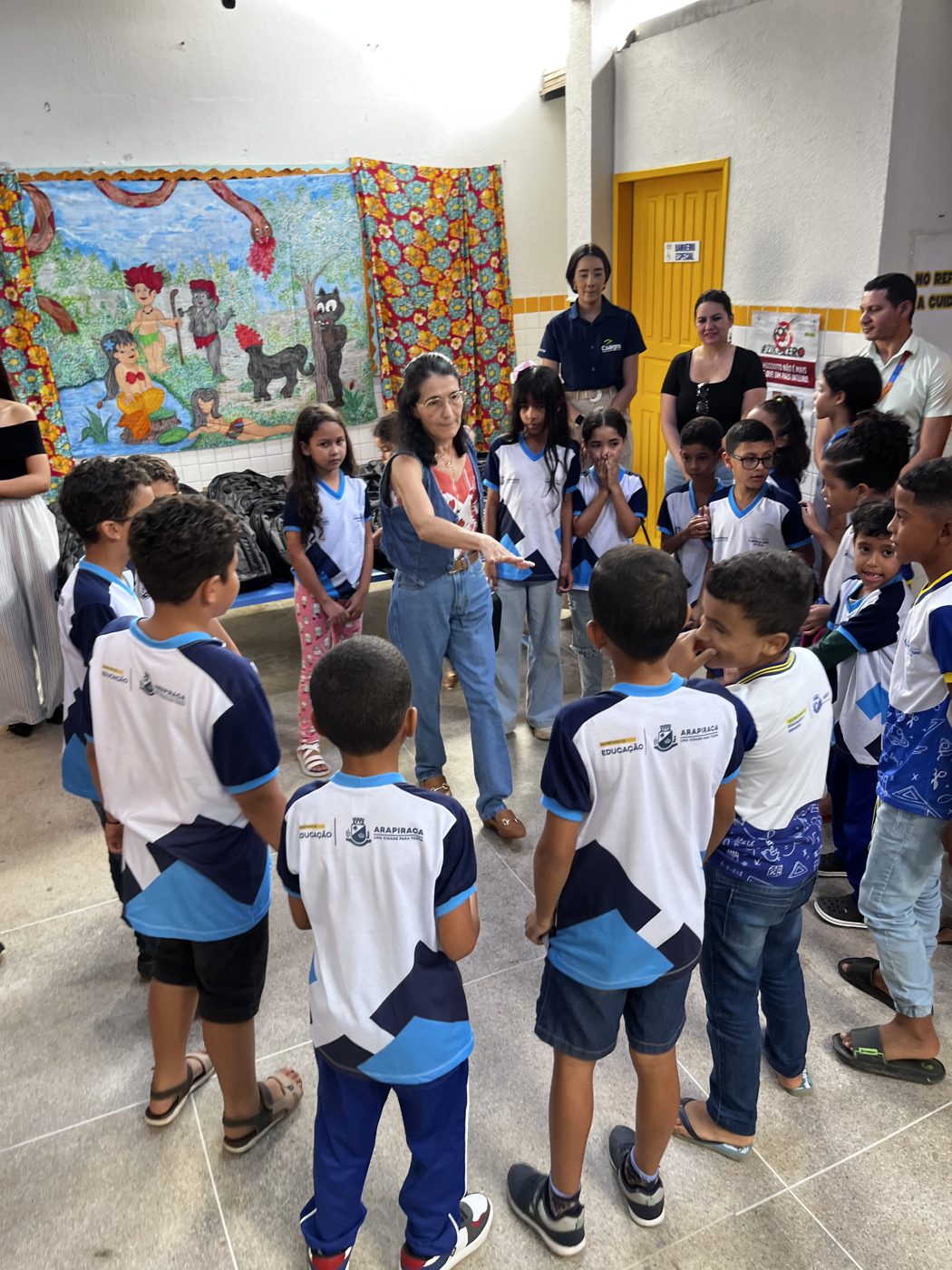 Entrega dos kits escolares na Escola de Ensino Fundamental Clodoaldo Pedro da Silva