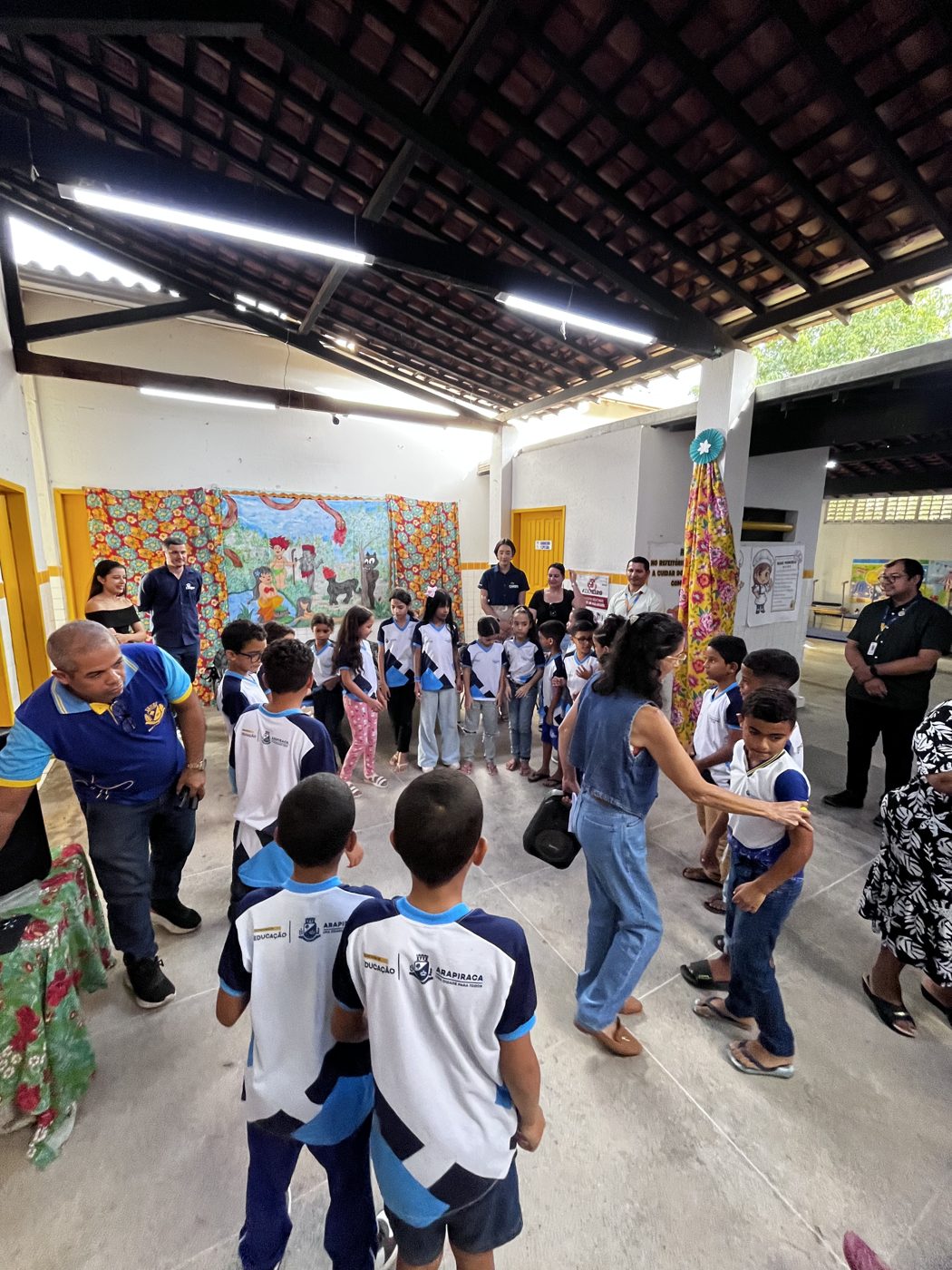 Entrega dos kits escolares na Escola de Ensino Fundamental Clodoaldo Pedro da Silva
