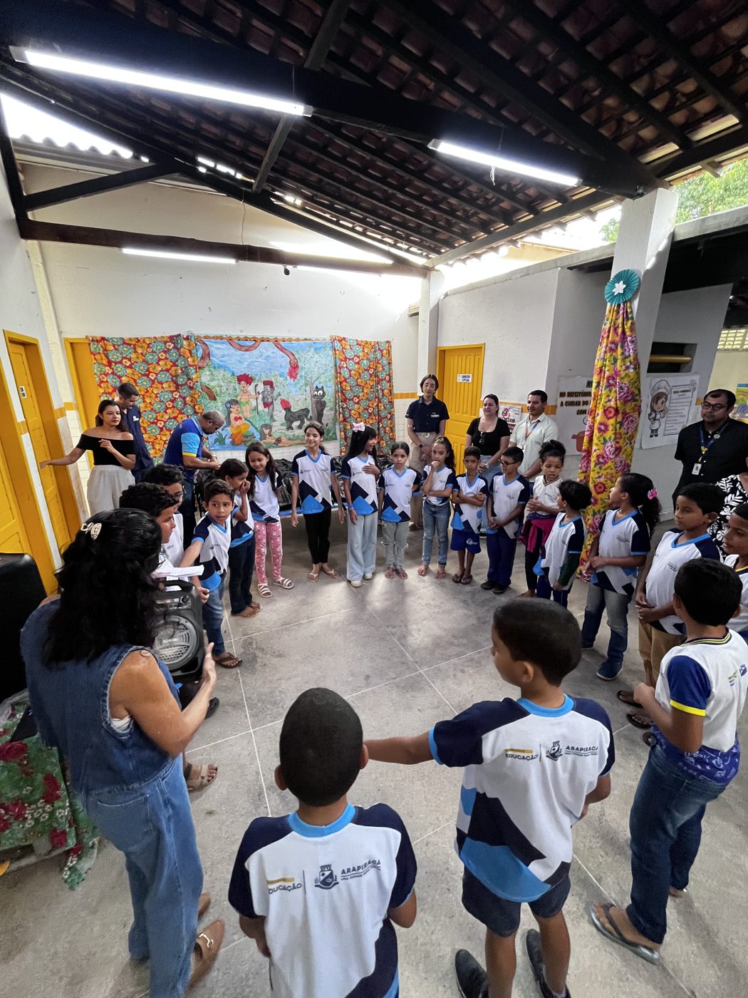 Entrega dos kits escolares na Escola de Ensino Fundamental Clodoaldo Pedro da Silva