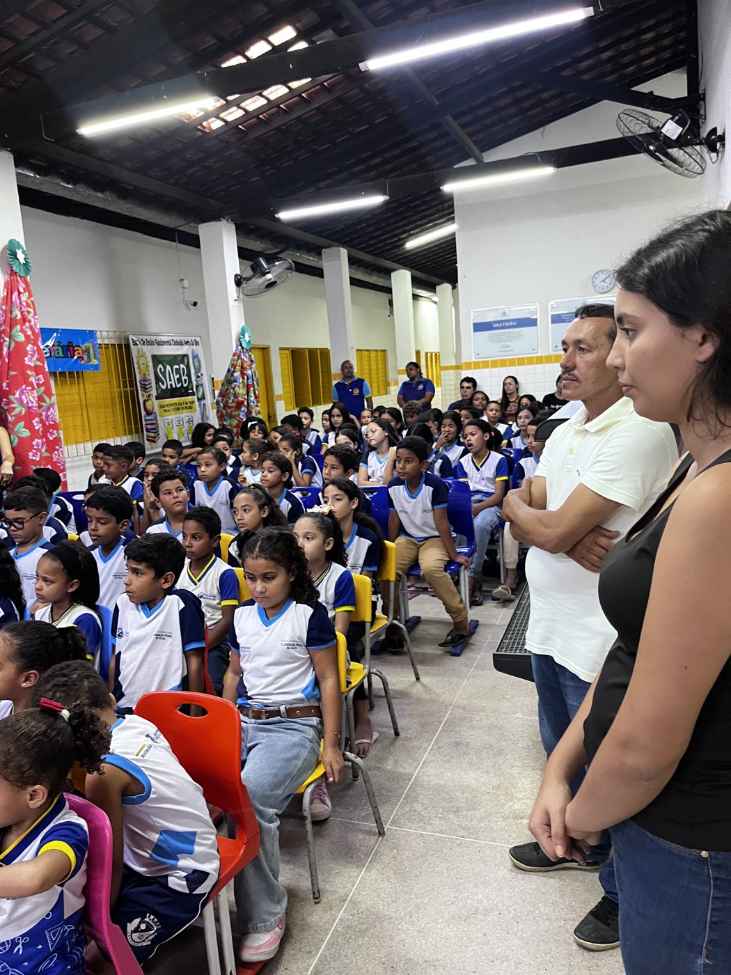 Entrega dos kits escolares na Escola de Ensino Fundamental Clodoaldo Pedro da Silva