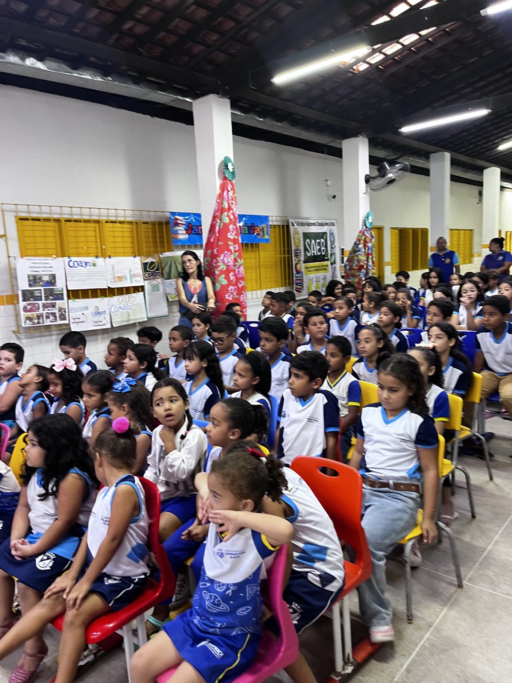 Entrega dos kits escolares na Escola de Ensino Fundamental Clodoaldo Pedro da Silva