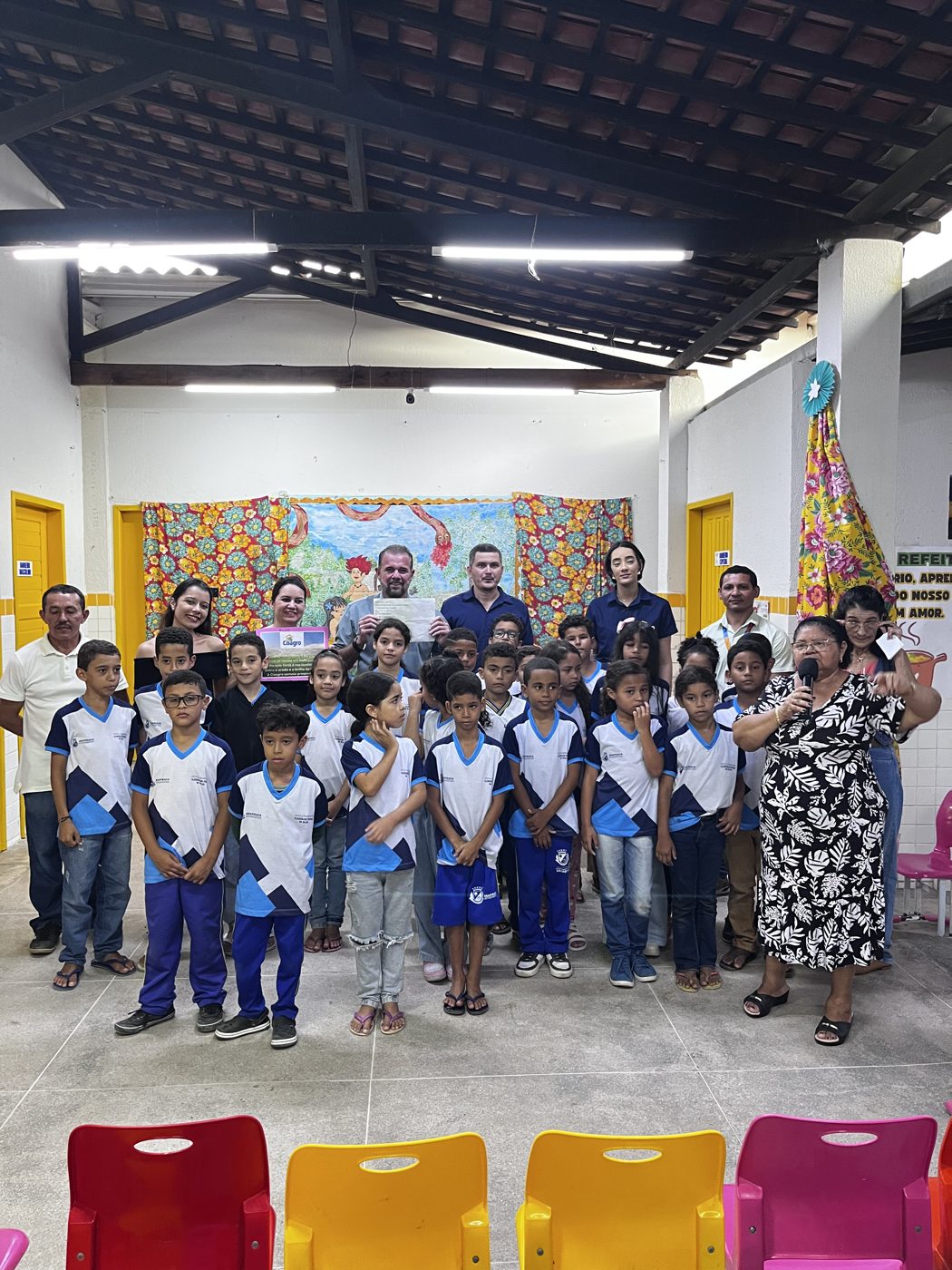 Entrega dos kits escolares na Escola de Ensino Fundamental Clodoaldo Pedro da Silva