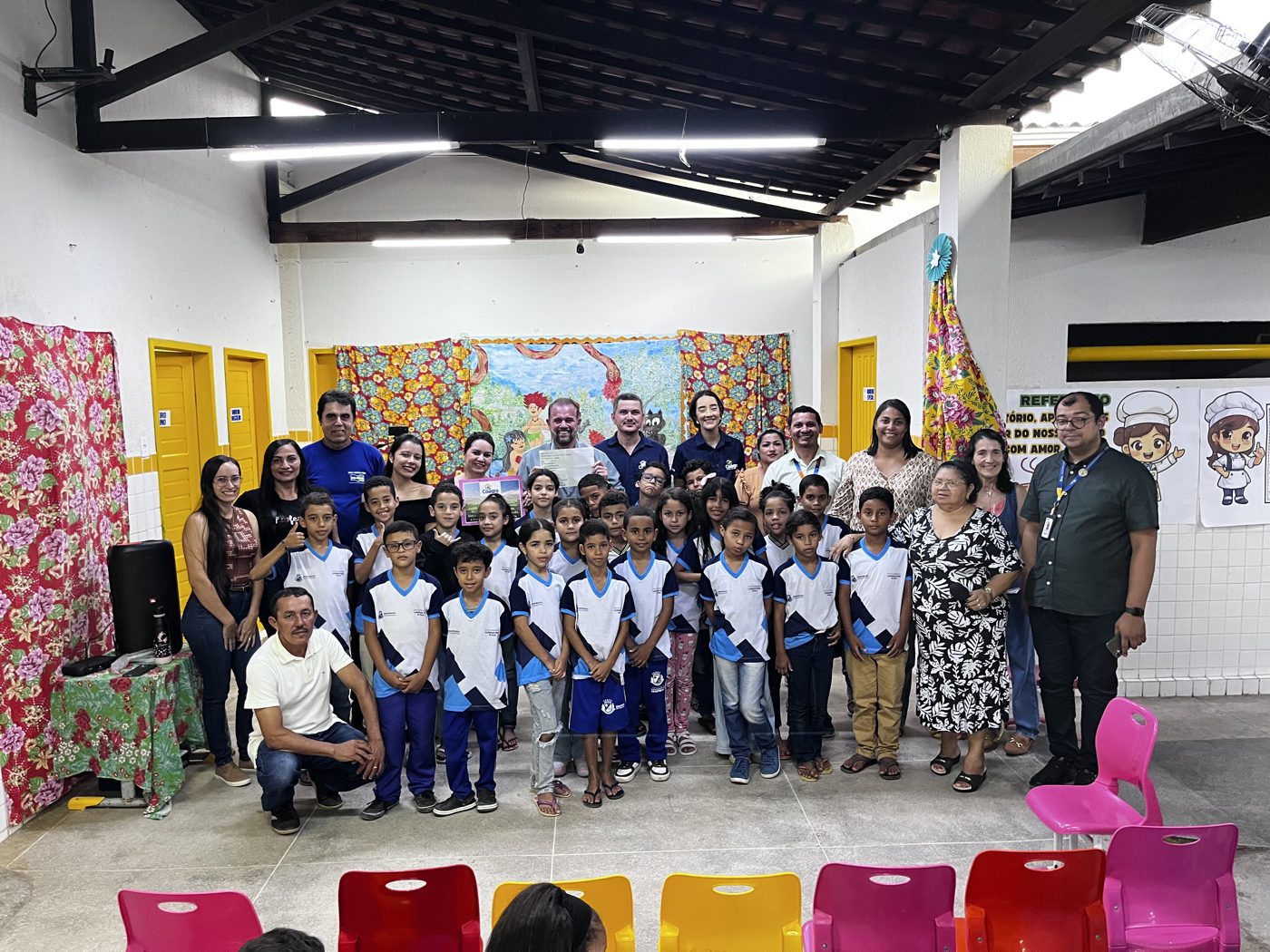 Entrega dos kits escolares na Escola de Ensino Fundamental Clodoaldo Pedro da Silva