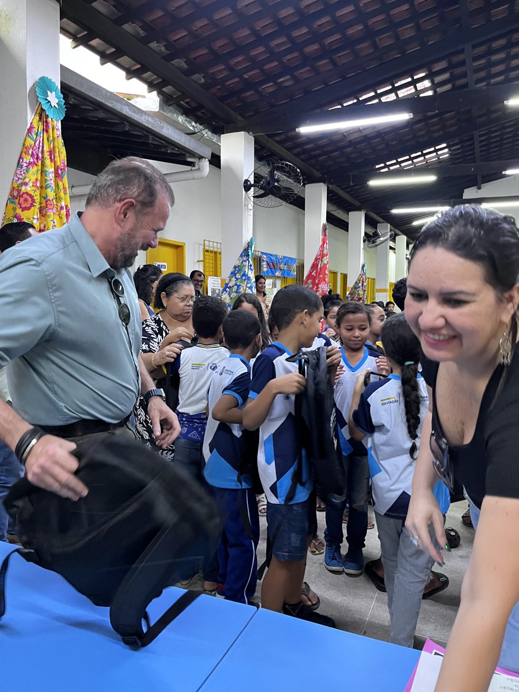 Entrega dos kits escolares na Escola de Ensino Fundamental Clodoaldo Pedro da Silva