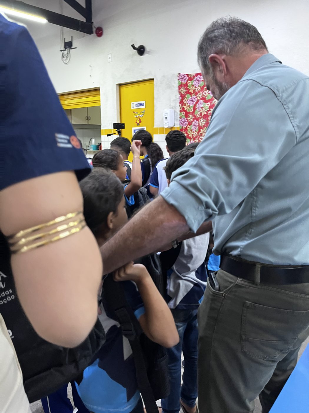 Entrega dos kits escolares na Escola de Ensino Fundamental Clodoaldo Pedro da Silva