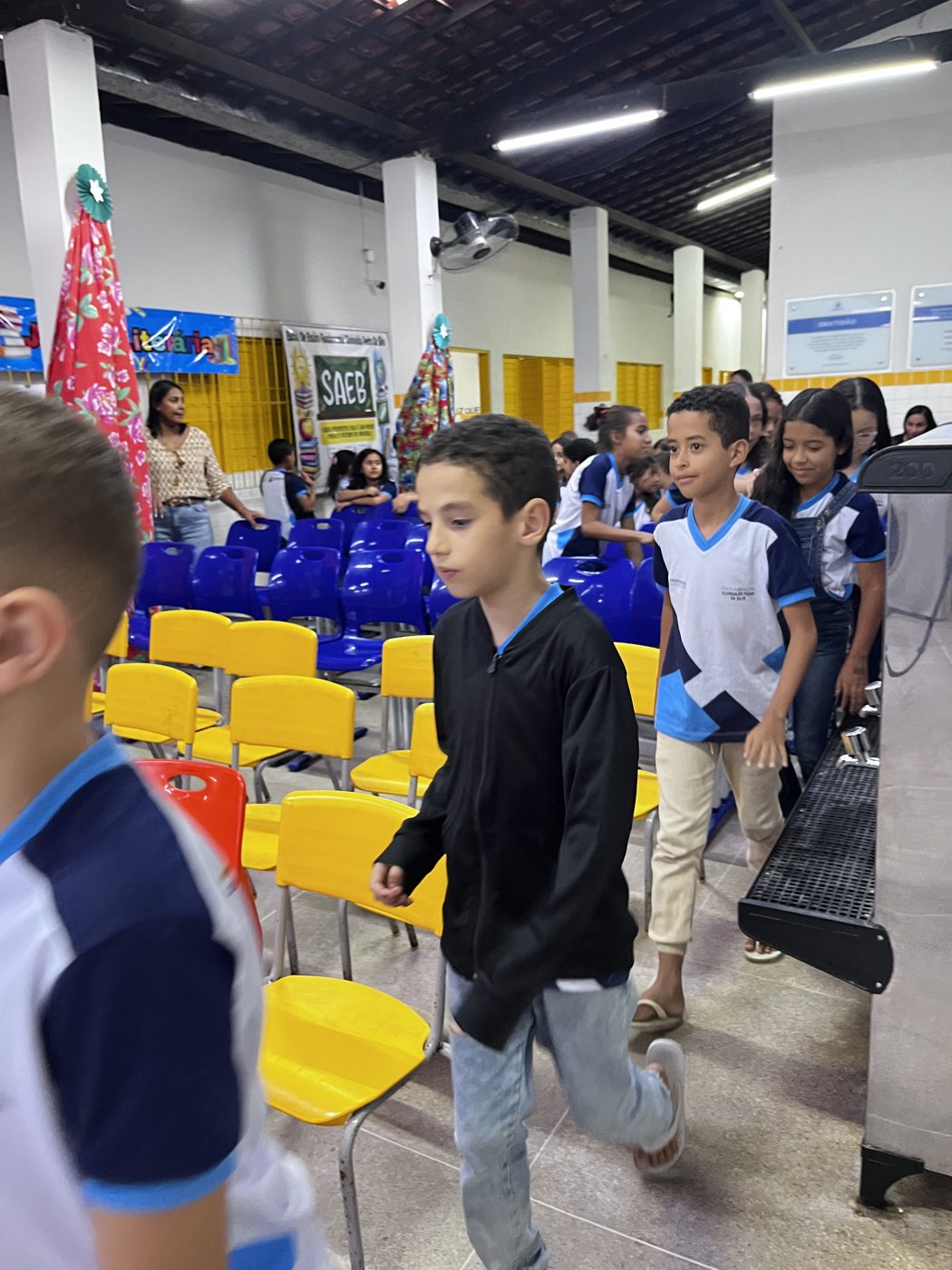 Entrega dos kits escolares na Escola de Ensino Fundamental Clodoaldo Pedro da Silva