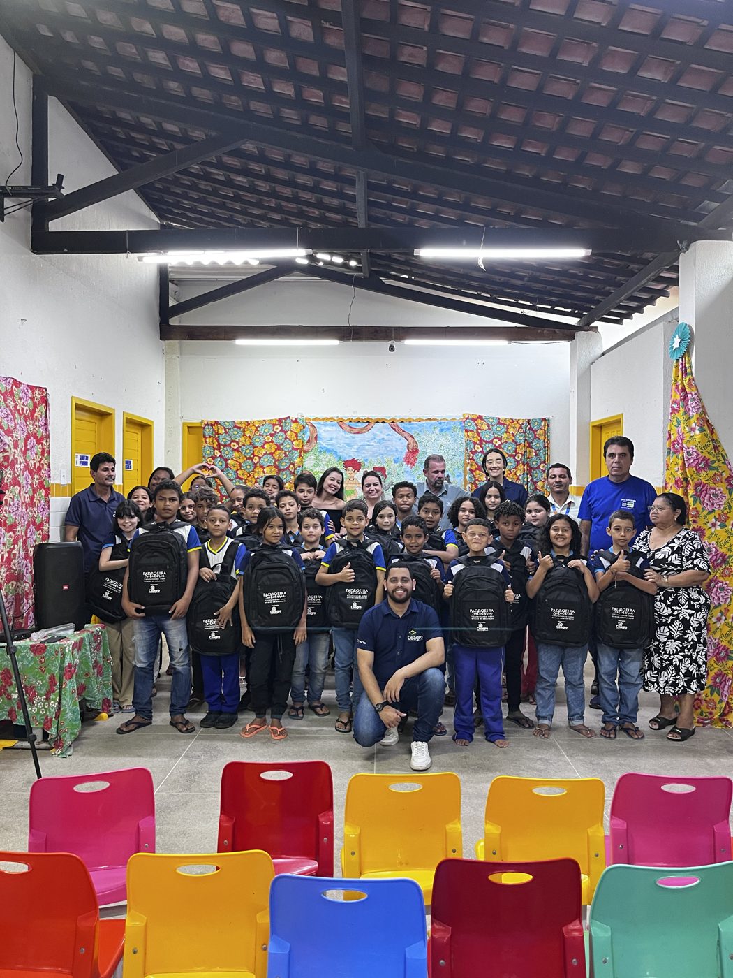 Entrega dos kits escolares na Escola de Ensino Fundamental Clodoaldo Pedro da Silva