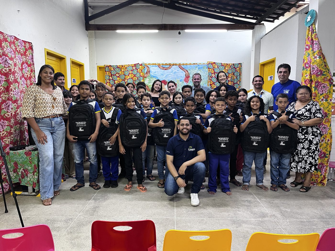Entrega dos kits escolares na Escola de Ensino Fundamental Clodoaldo Pedro da Silva