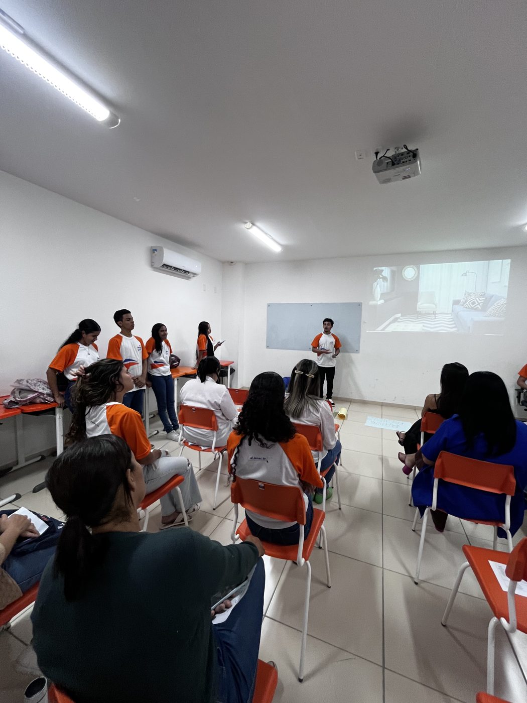 Visita ao Senac — acompanhamento da apresentação dos alunos da turma 2025